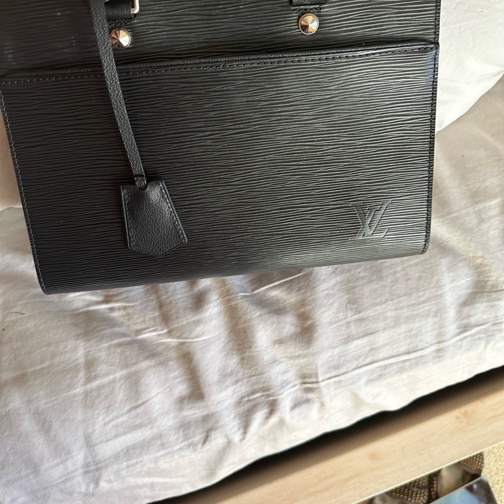 Ladies Louis Vitton bag beautiful good for evening or daytime unique leather